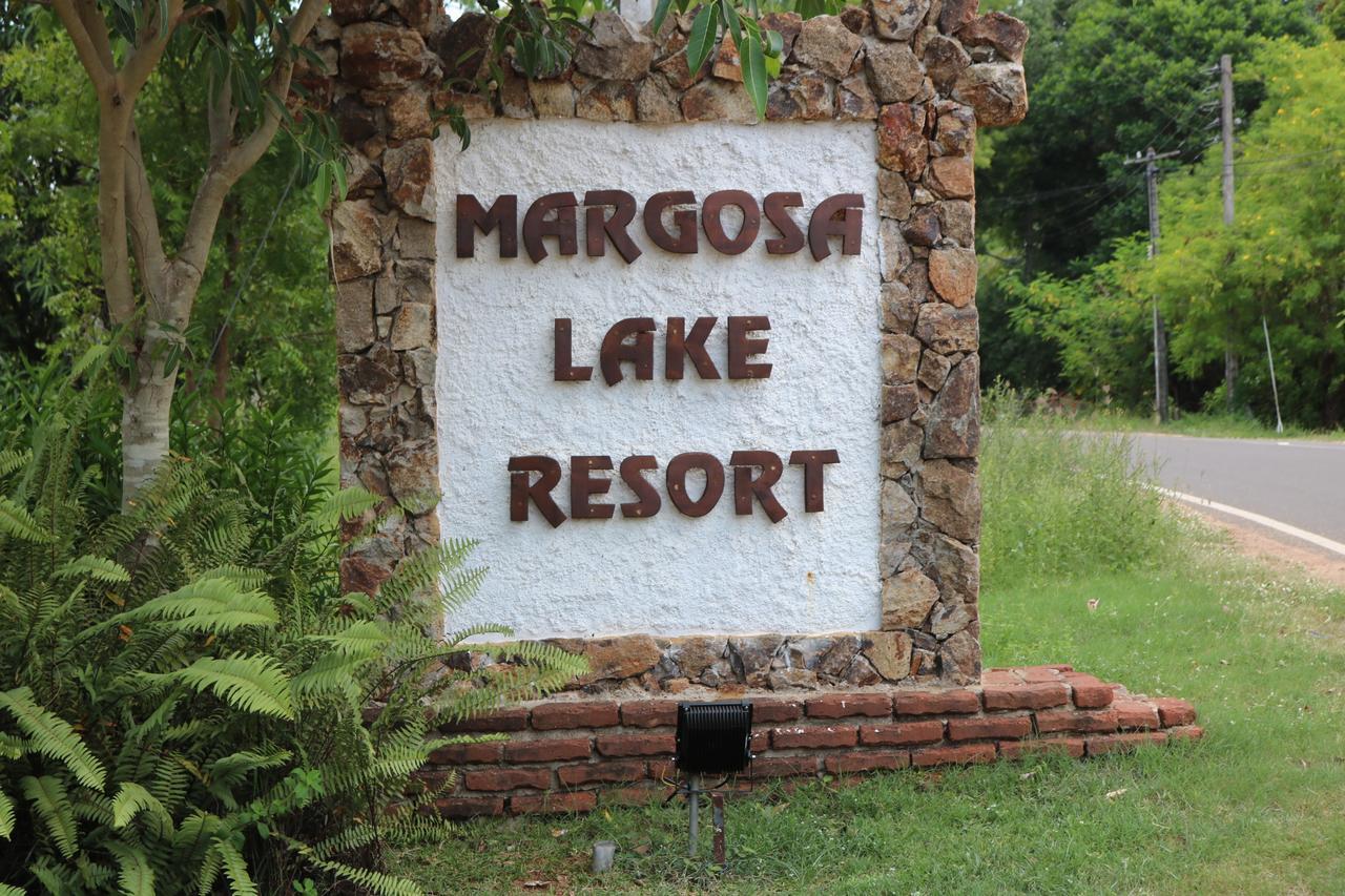 Margosa Lake Resort Anuradhapura Bagian luar foto